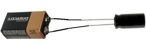 La carga de un condensador con voltaje